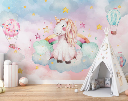 Bulutlarda Gök Kuşaklı Unicorn Duvar Kağıdı